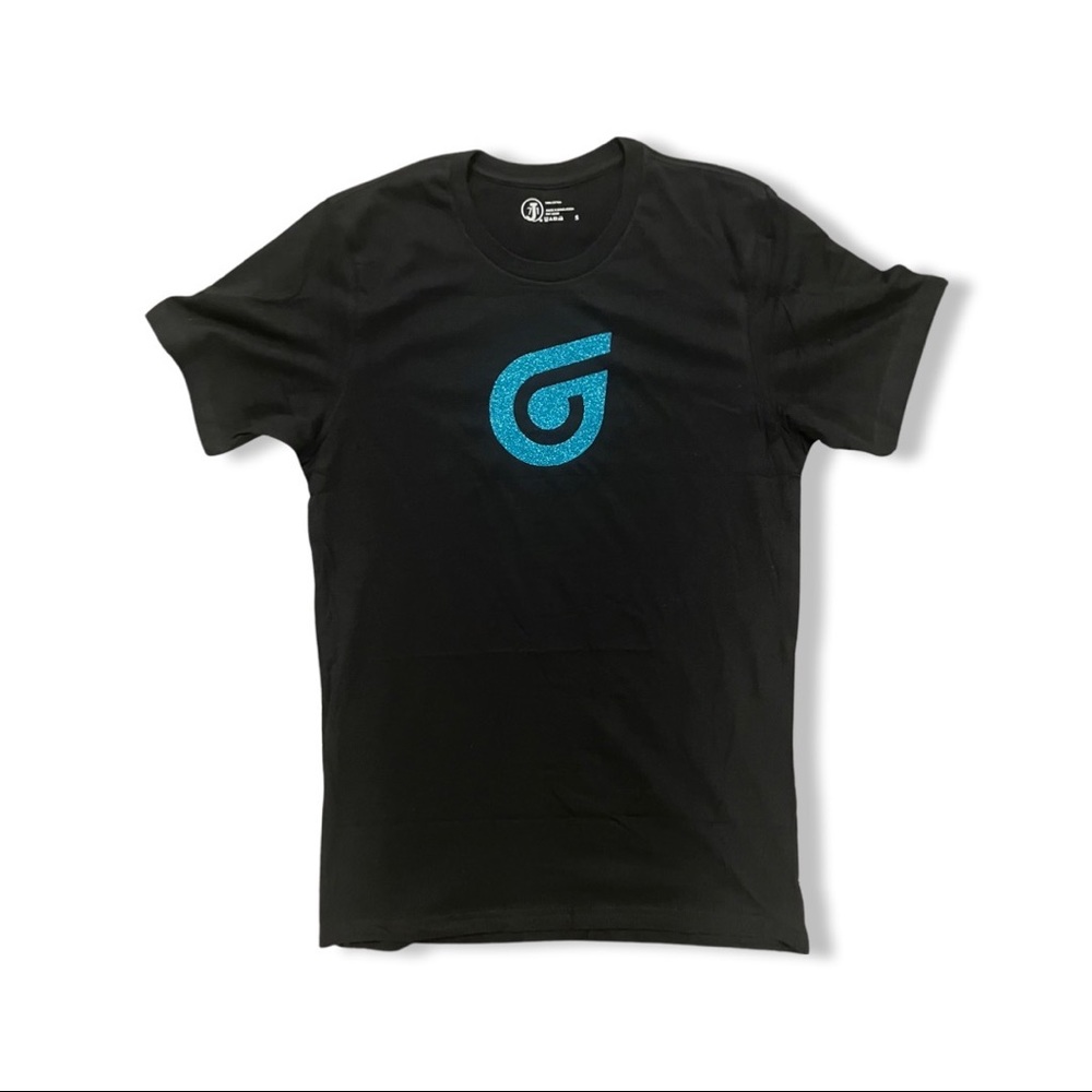 Black Govía tshirt blue glitter g logo